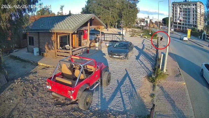 Müşteri sanıp tokalaştığı şahsın silahlı saldırısında ölümle burun buruna geldi
