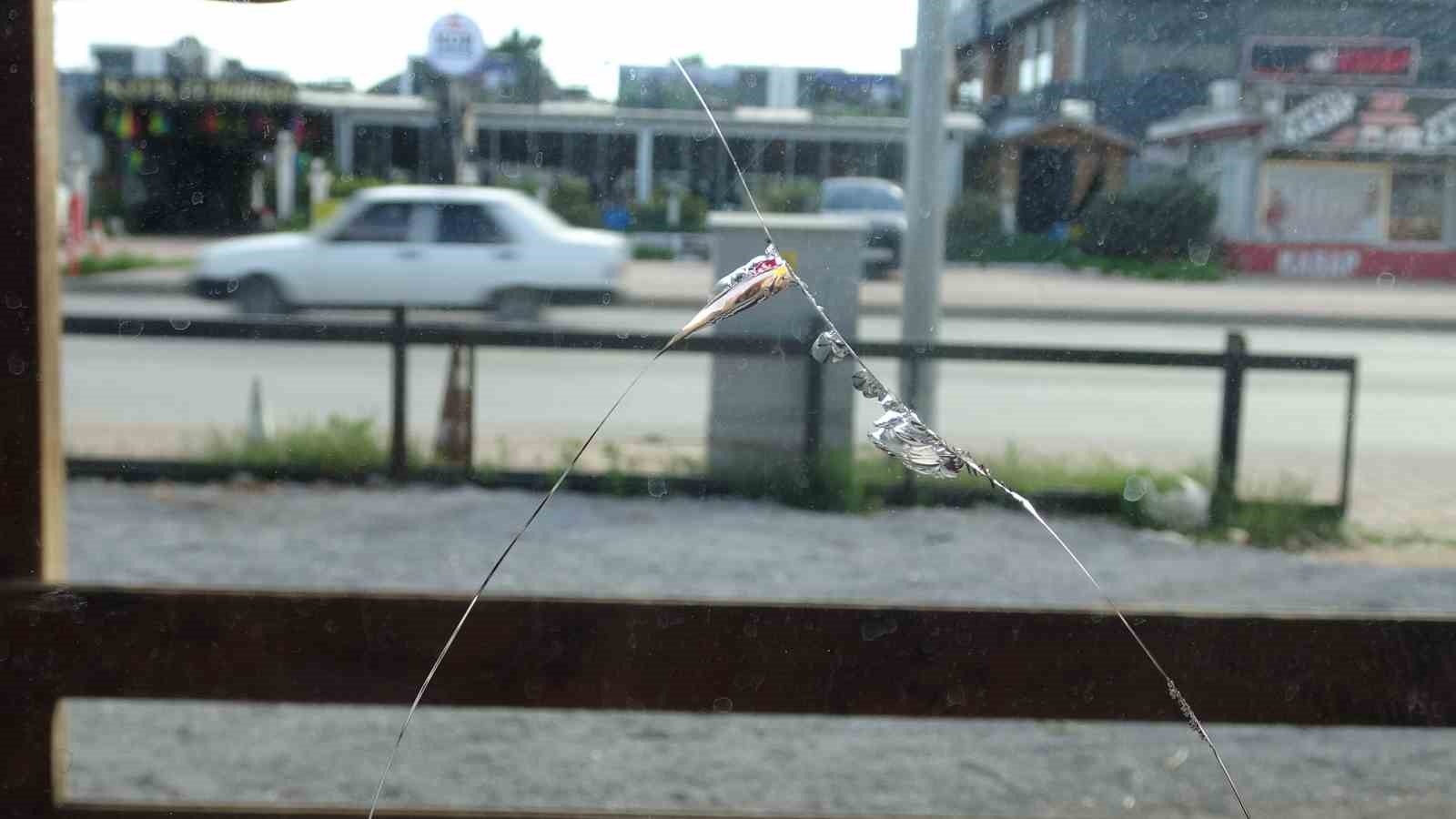 Müşteri sanıp tokalaştığı şahsın silahlı saldırısında ölümle burun buruna geldi
