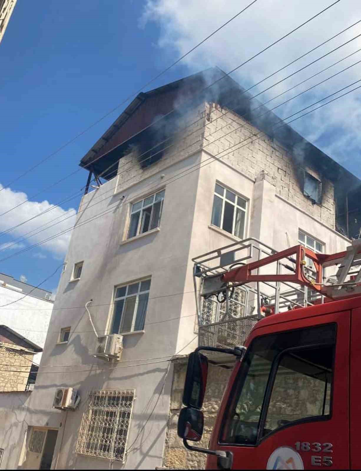 Mut’ta bir evin çatı katında çıkan yangın korkuttu
