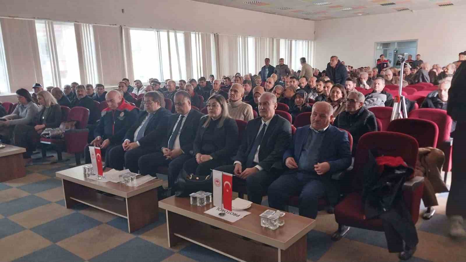 Mut’ta kayısının geleceği masaya yatırıldı
