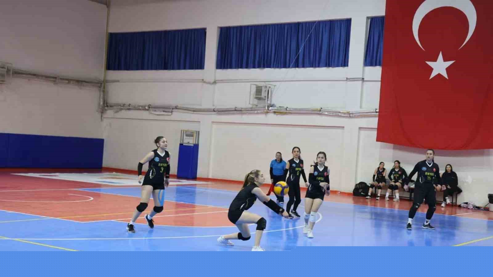 Mut’ta voleybol turnuvası düzenlendi
