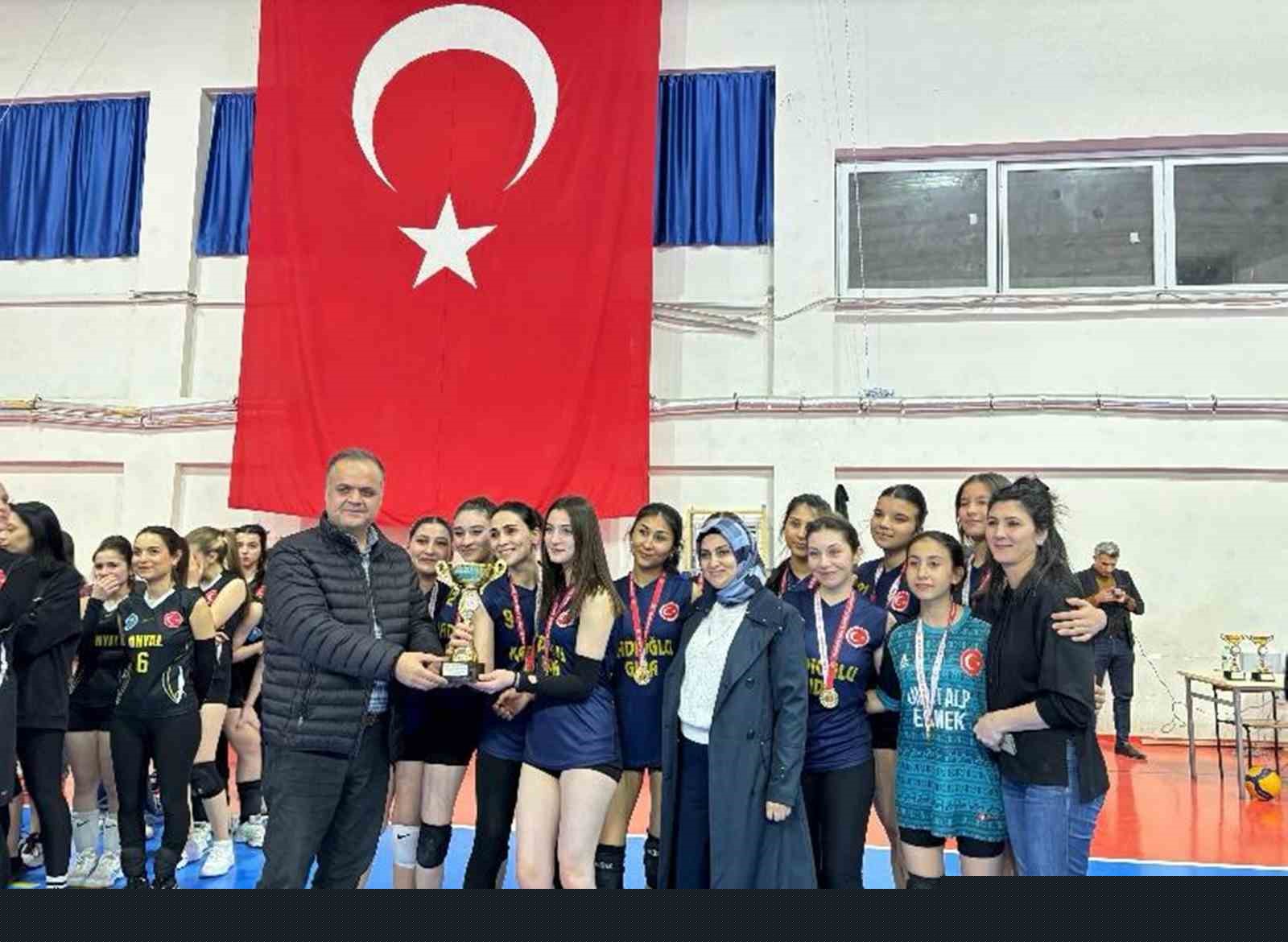 Mut’ta voleybol turnuvası düzenlendi
