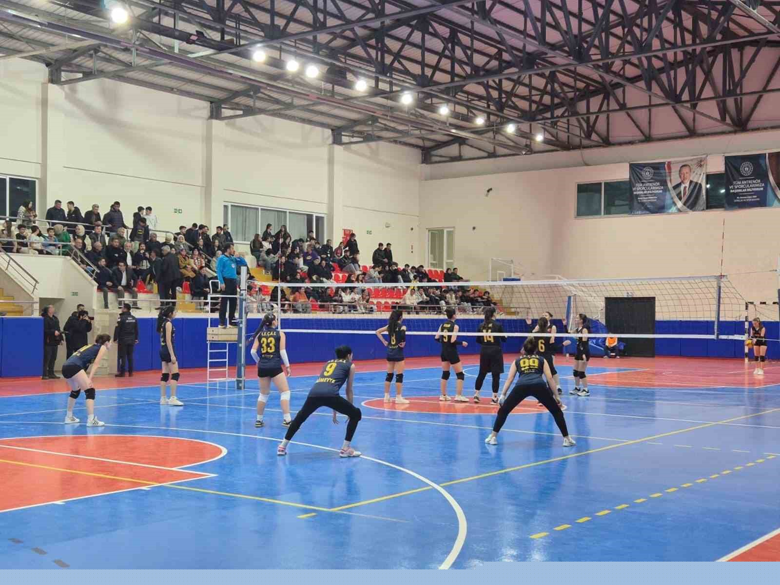 Mut’ta voleybol turnuvası düzenlendi
