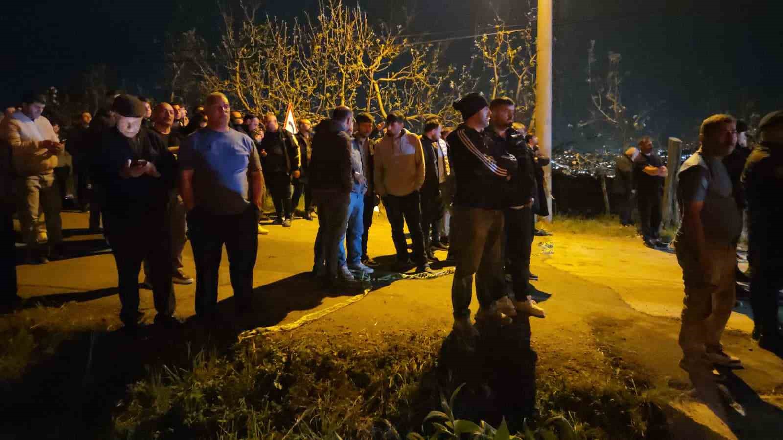 Muz deposu alevlere teslim oldu: 3 saatte kontrol altına alındı
