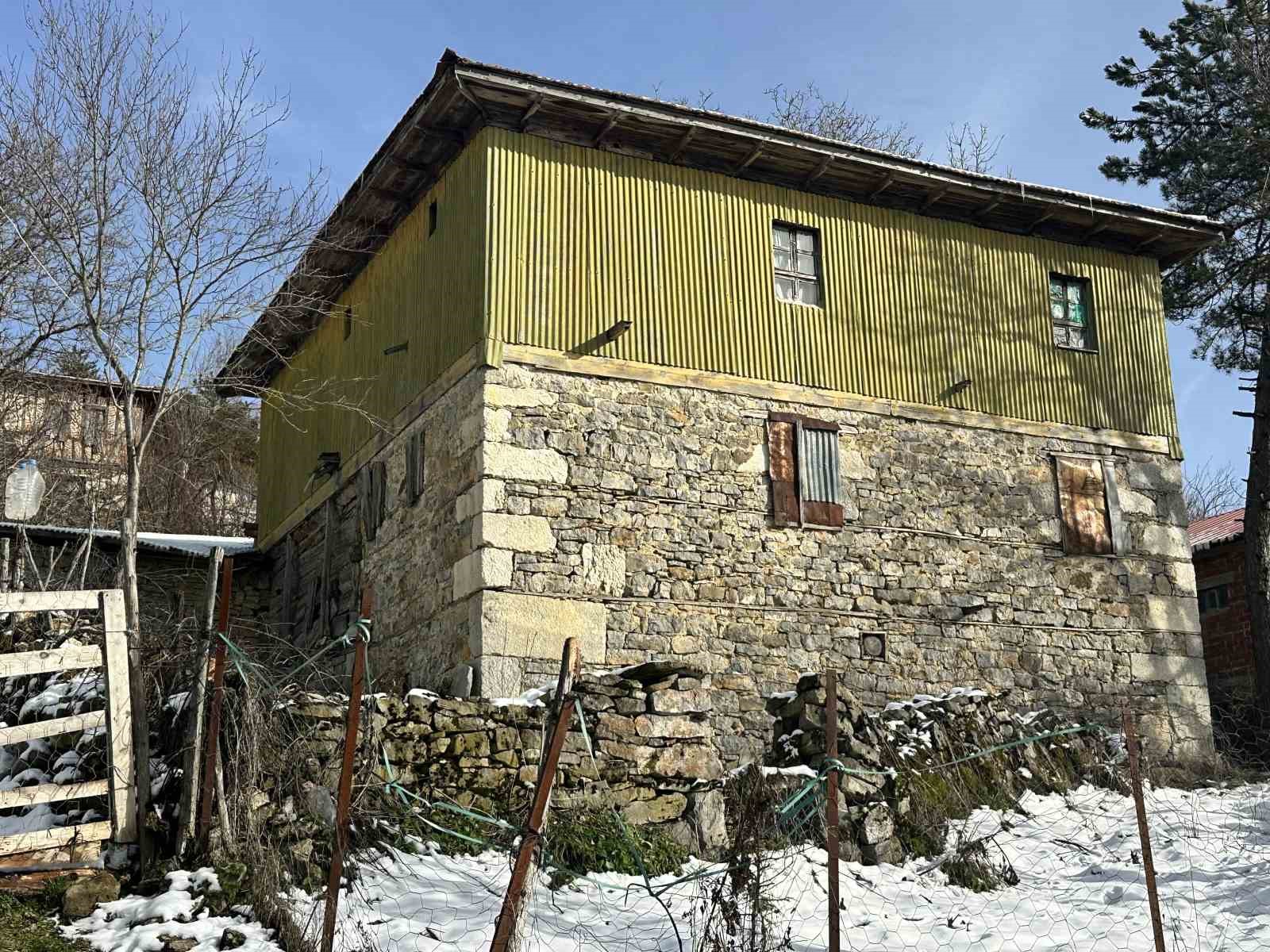 Müze gibi köy: Her duvarlarda tarihi tapınağın taşları var
