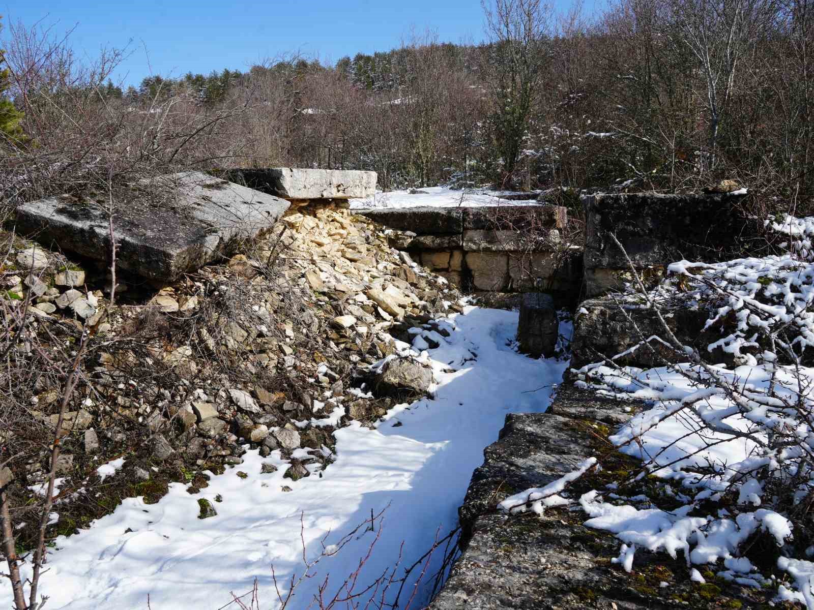 Müze gibi köy: Her duvarlarda tarihi tapınağın taşları var
