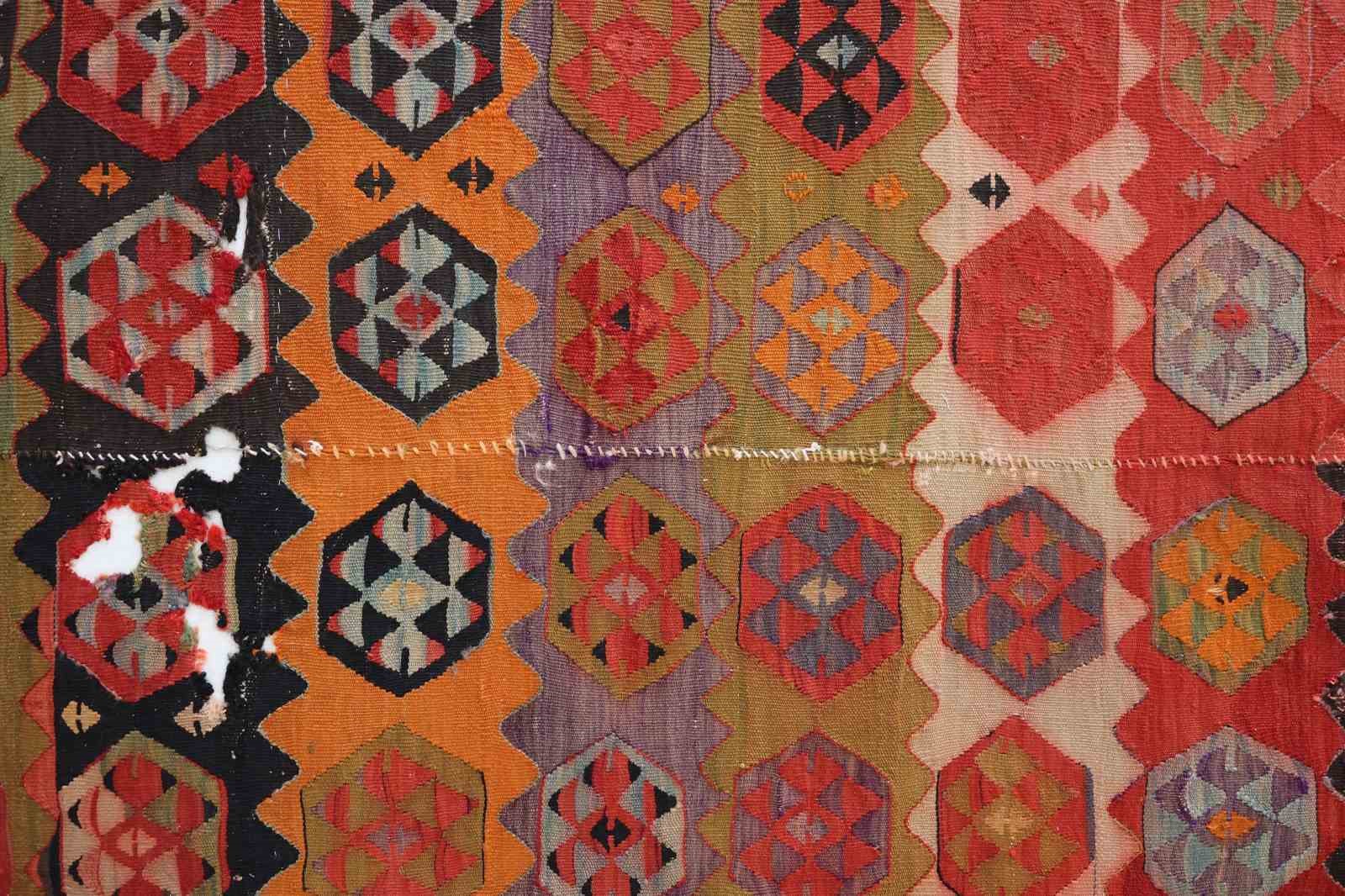 Müzede sergilenen kilimler asırlık motifleri gelecek nesillere aktarıyor
