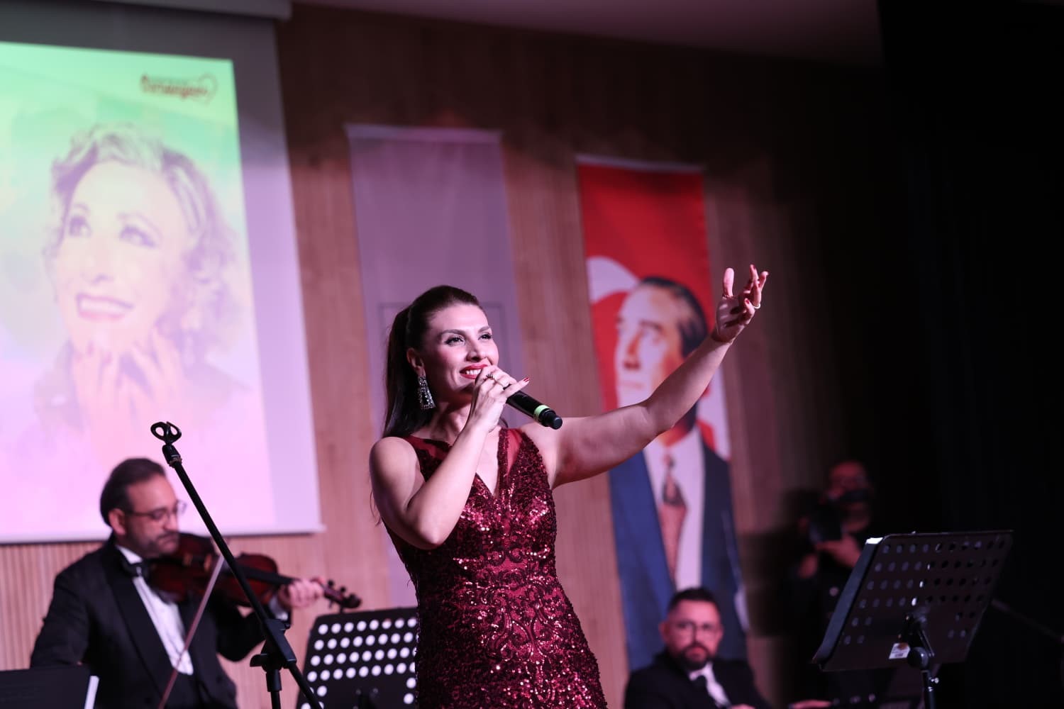 Müzeyyen Senar Osmangazi’de şarkılarla anıldı
