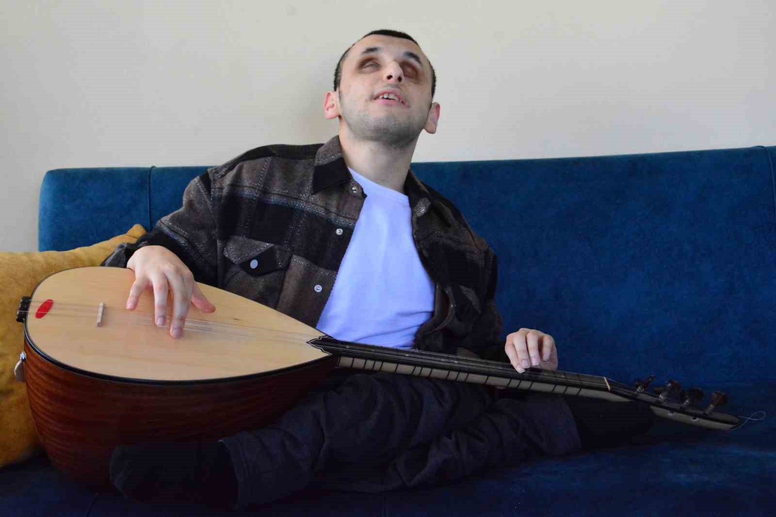 Müzik aşkı engellerini aştı: Çaldığı enstrümanlarla hayata tutunuyor
Müzik aşkı engellerini aştı: Çaldığı enstrümanlarla hayata tutunuyor