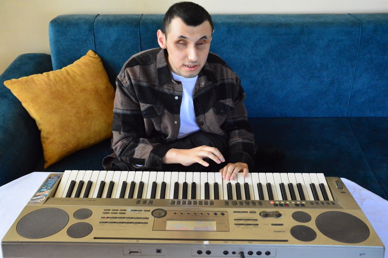 Müzik aşkı engellerini aştı: Çaldığı enstrümanlarla hayata tutunuyor
Müzik aşkı engellerini aştı: Çaldığı enstrümanlarla hayata tutunuyor