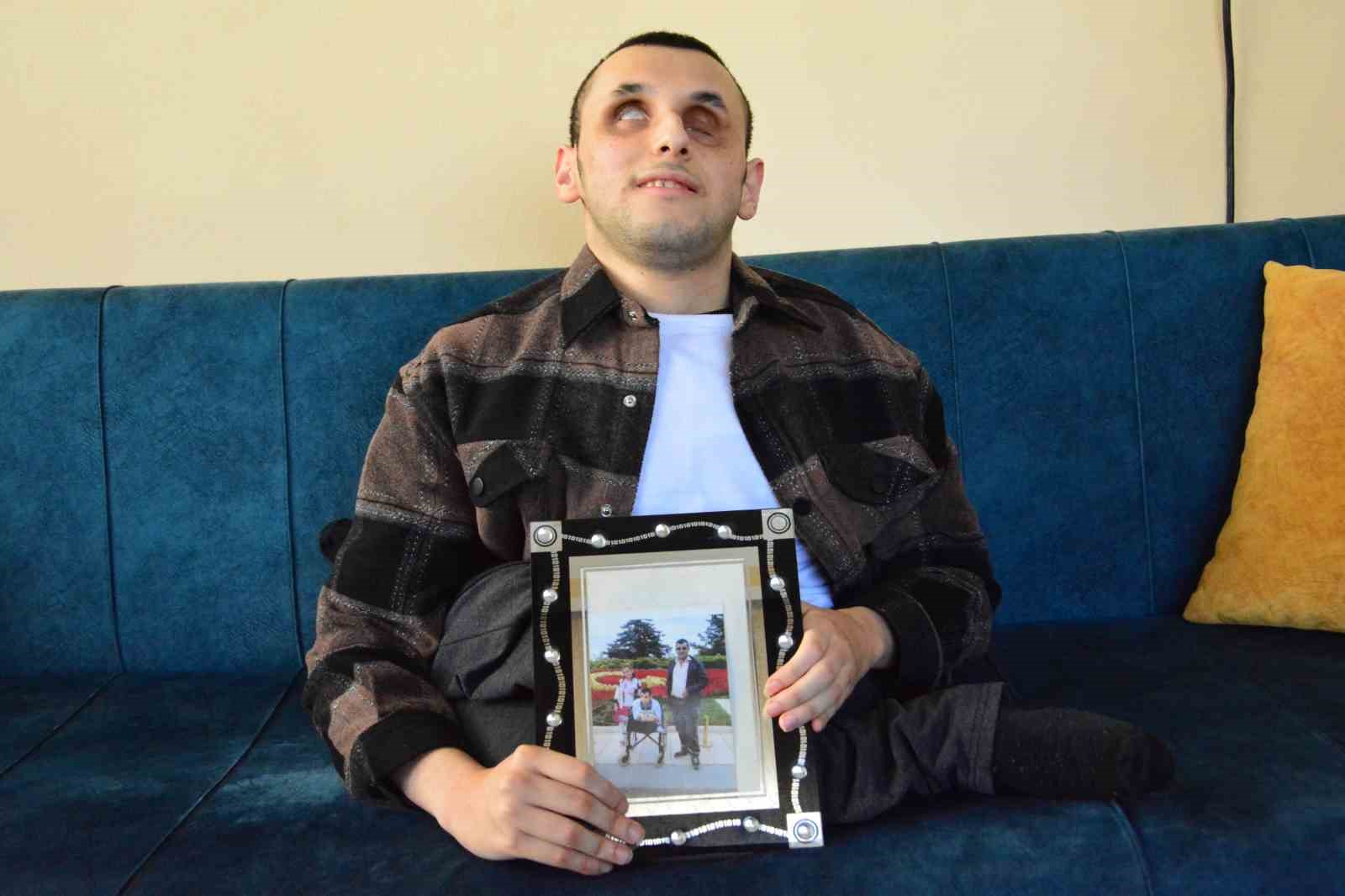 Müzik aşkı engellerini aştı: Çaldığı enstrümanlarla hayata tutunuyor
Müzik aşkı engellerini aştı: Çaldığı enstrümanlarla hayata tutunuyor