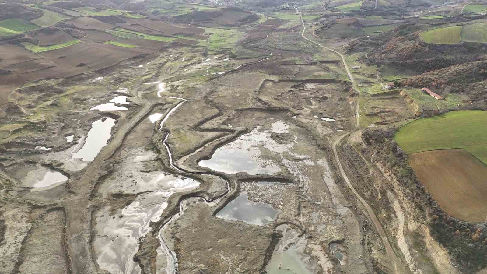 Naip barajı bitti : Tekirdağ susuzluğun eşiğinde
Naip barajı bitti : Tekirdağ susuzluğun eşiğinde