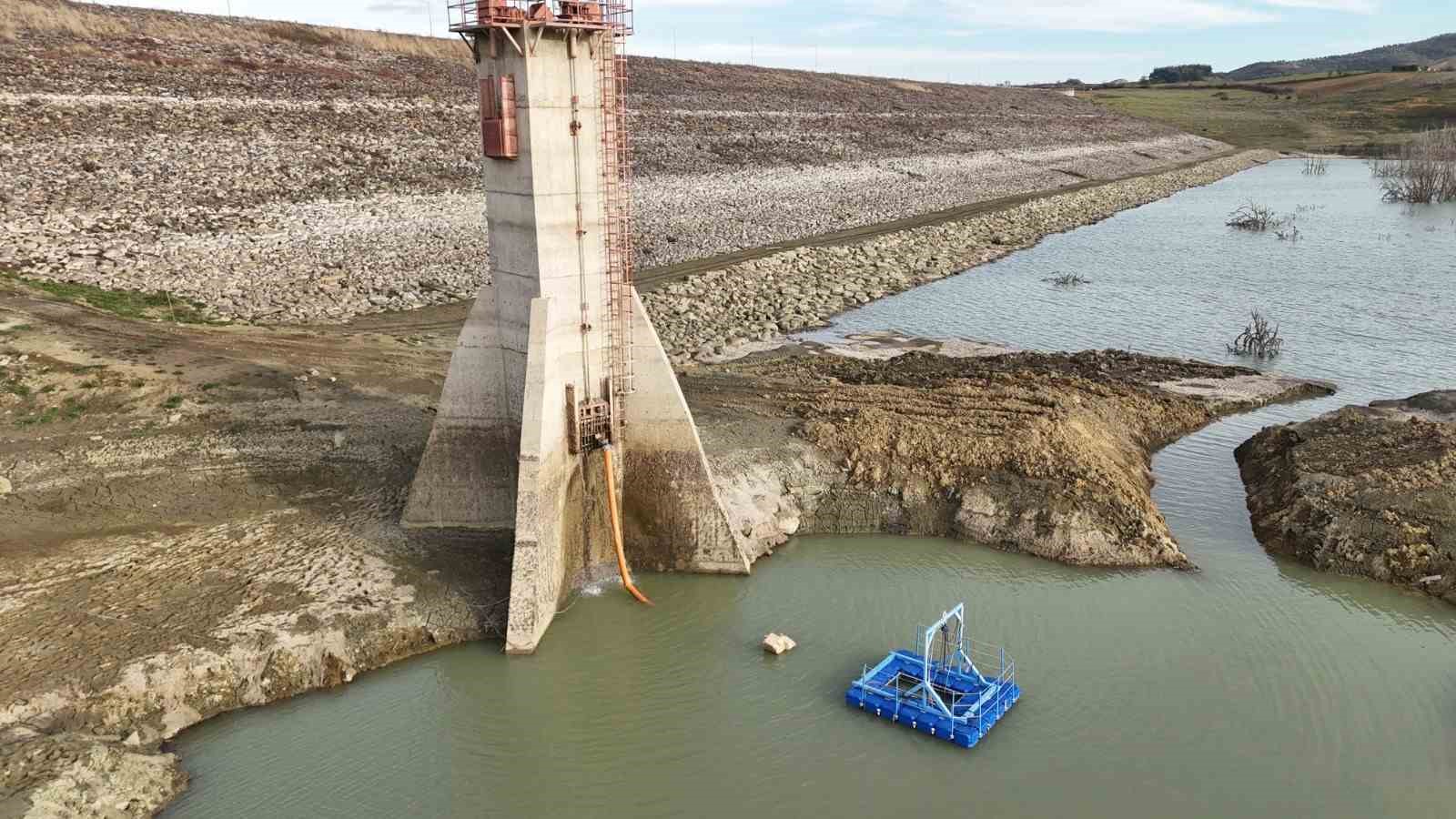Naip barajı bitti : Tekirdağ susuzluğun eşiğinde
Naip barajı bitti : Tekirdağ susuzluğun eşiğinde