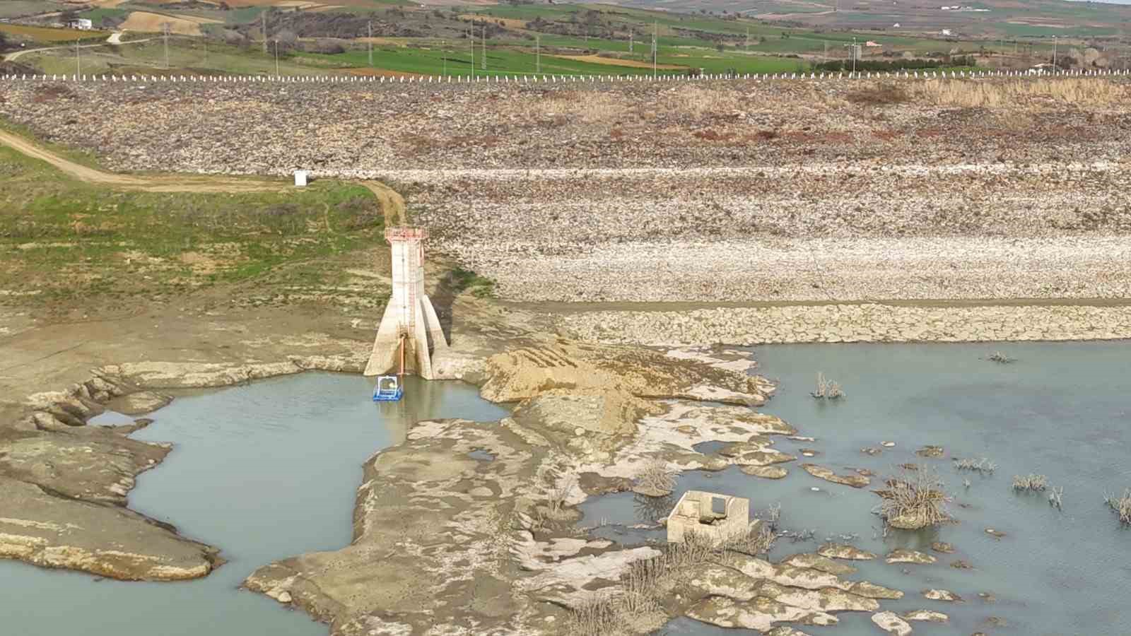 Naip barajı bitti : Tekirdağ susuzluğun eşiğinde
Naip barajı bitti : Tekirdağ susuzluğun eşiğinde