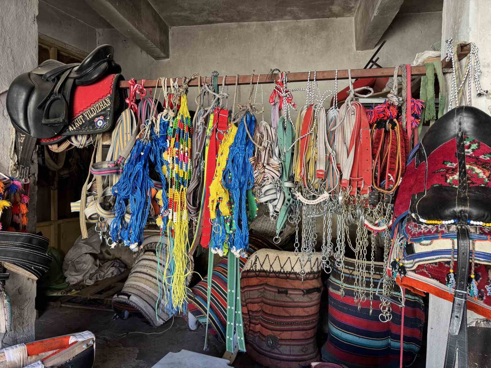 Nalbantlıkla geçen yarım asır: Diyarbakırlı 2 kardeş, 50 yıldır nalbantlık yapıyor
