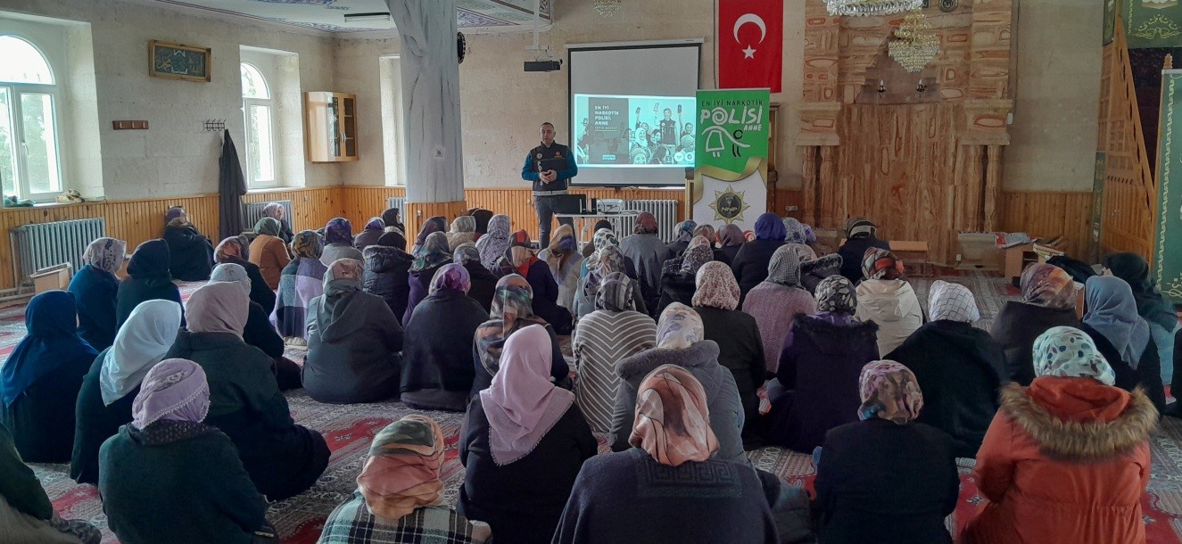 Narkotik ekiplerinden vatandaşlara bilgilendirme
