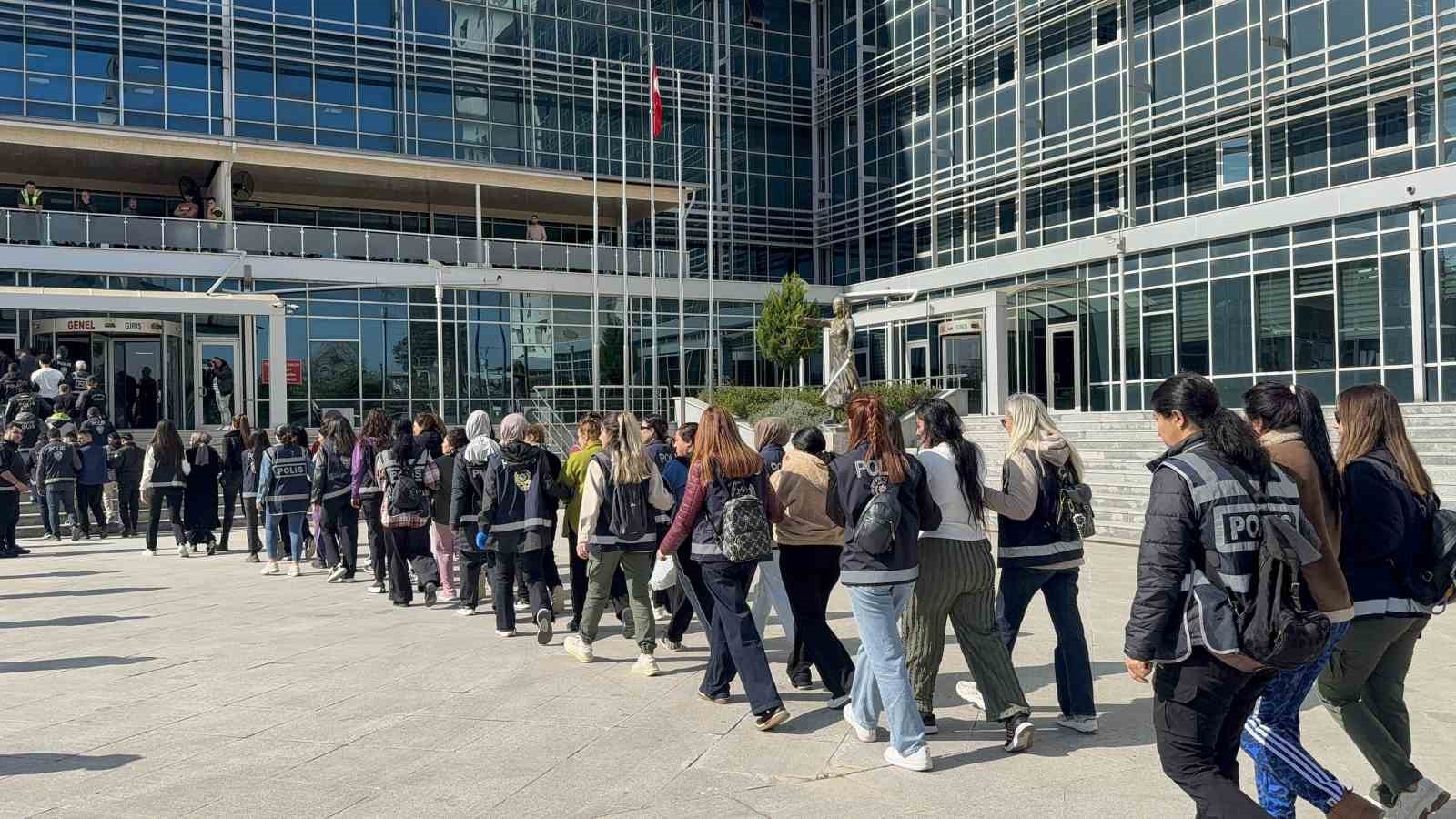 Narkotik polisinden ’Cono’lara operasyon: 55 gözaltı
