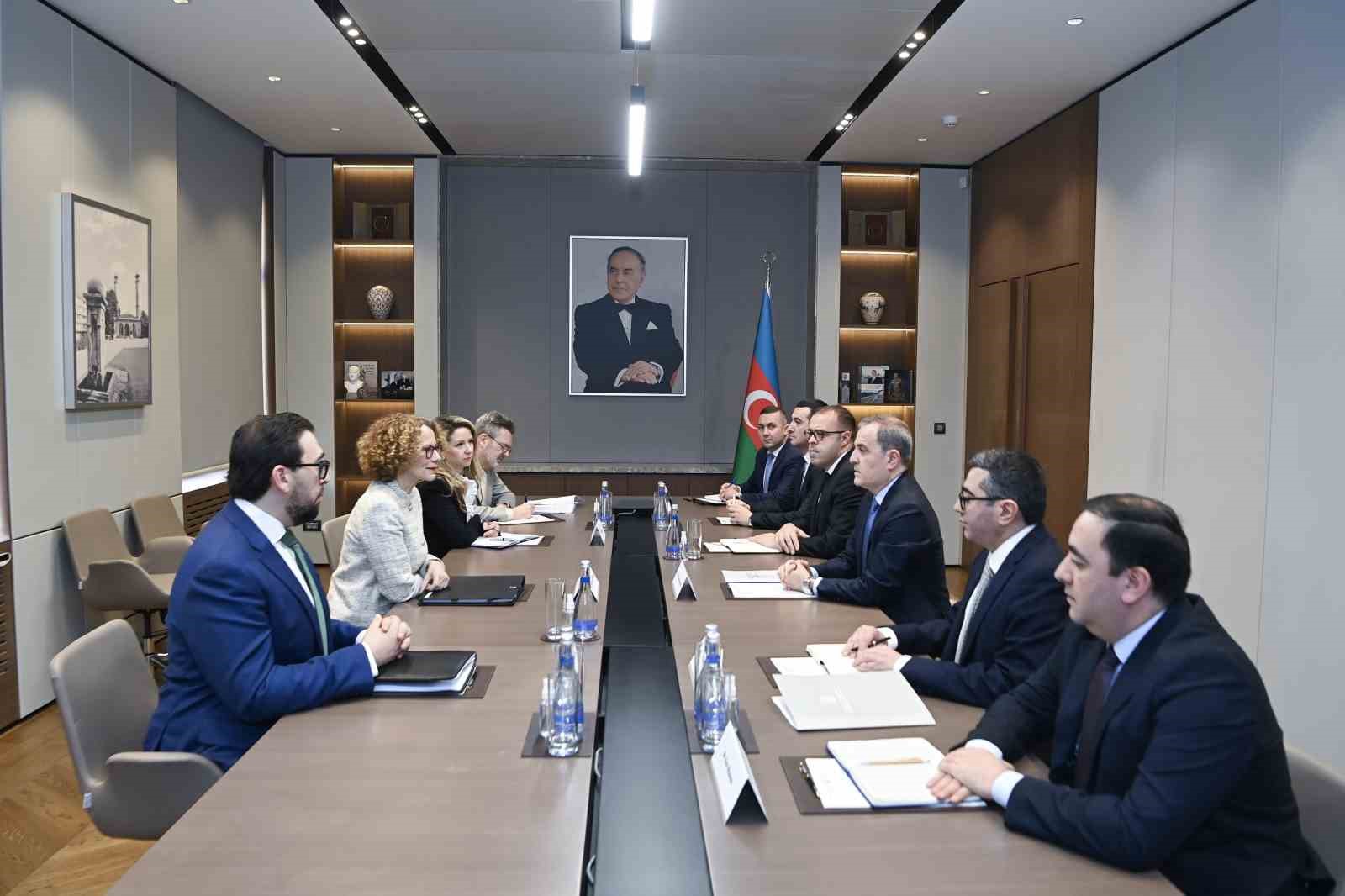 NATO Genel Sekreter Yardımcısı Shekerinska, Azerbaycan Dışişleri Bakanı Bayramov ile bir araya geldi
NATO Genel Sekreter Yardımcısı Shekerinska, Azerbaycan Dışişleri Bakanı Bayramov ile bir araya geldi