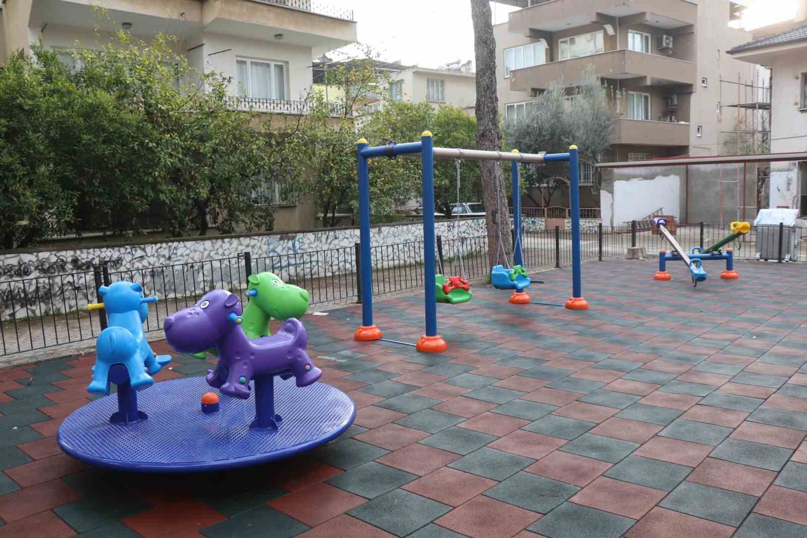 Nazilli Belediyesi çocuk parklarını yeniliyor
