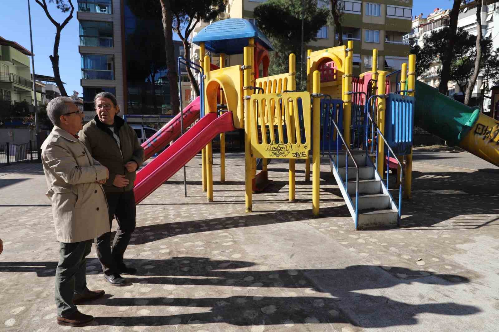 Nazilli Belediyesi çocuk parklarını yeniliyor
