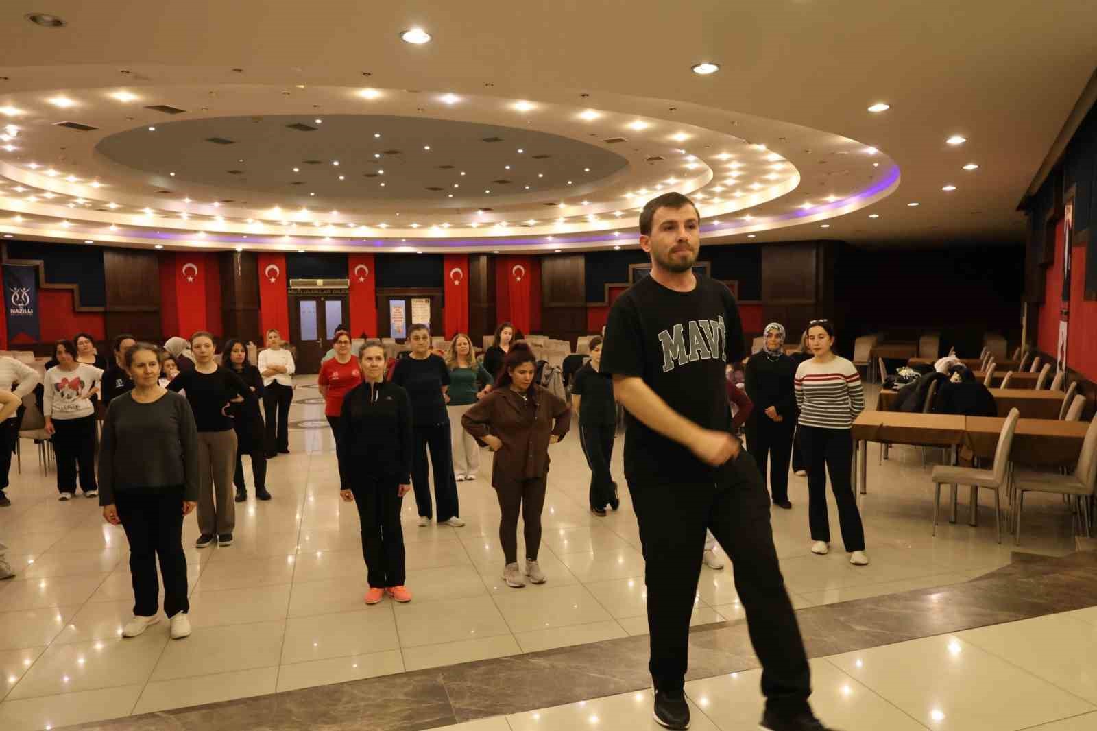 Nazilli Belediyesi halkoyunları ekipleri çalışmalarını sürdürüyor
