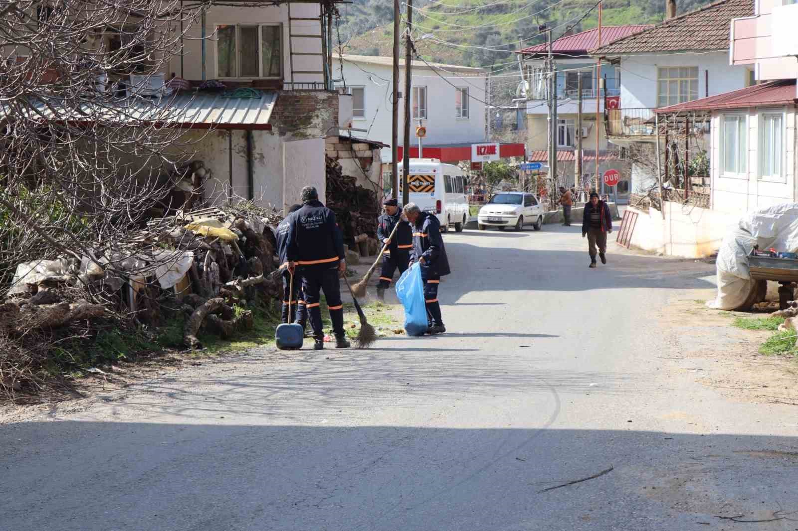 Nazilli Belediyesi’nden 82 mahallede bayram temizliği
Nazilli Belediyesi’nden 82 mahallede bayram temizliği