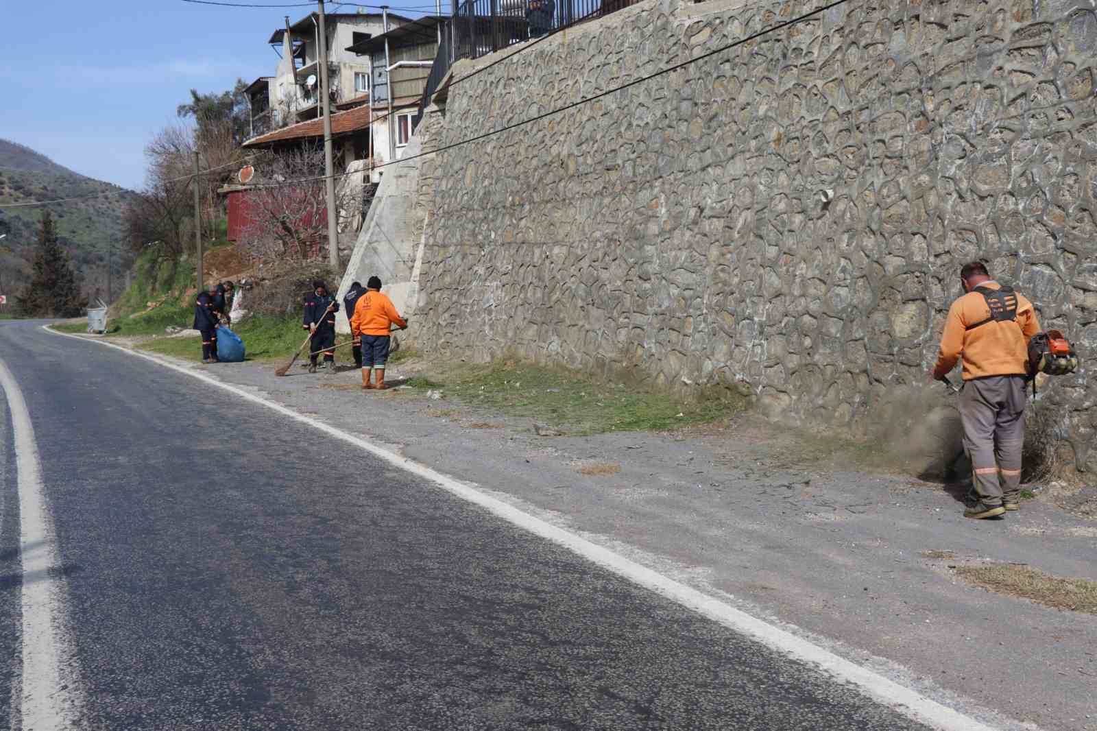 Nazilli Belediyesi’nden 82 mahallede bayram temizliği
Nazilli Belediyesi’nden 82 mahallede bayram temizliği