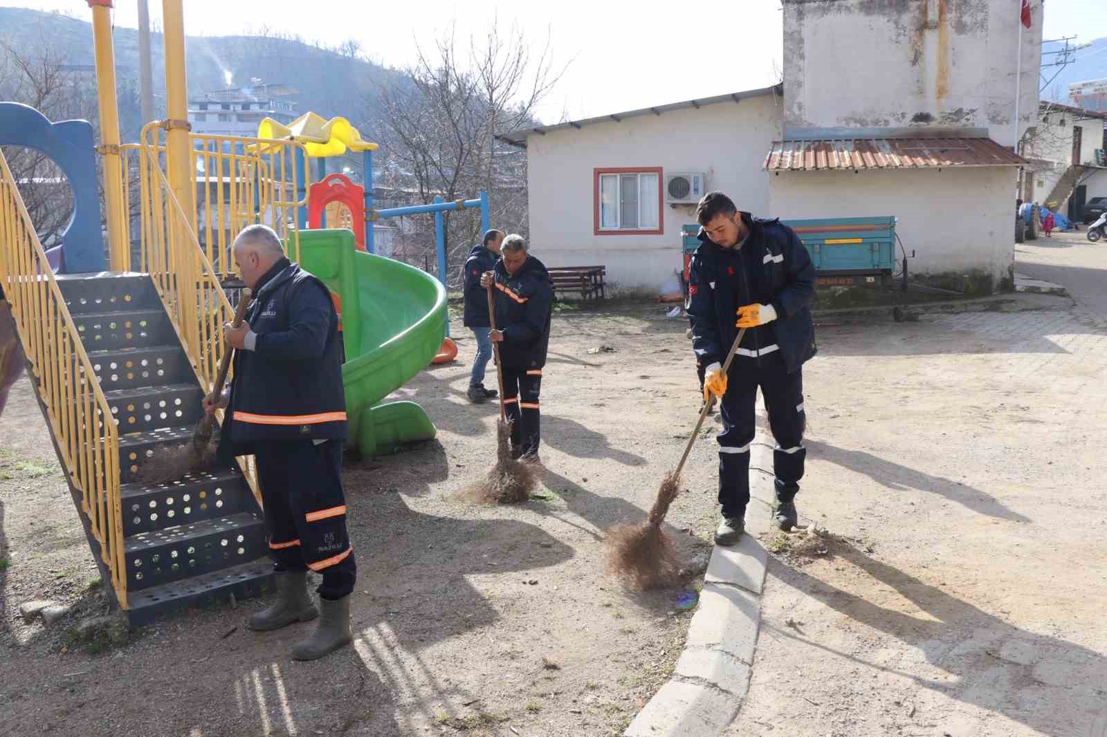 Nazilli Belediyesi’nden 82 mahallede bayram temizliği
Nazilli Belediyesi’nden 82 mahallede bayram temizliği