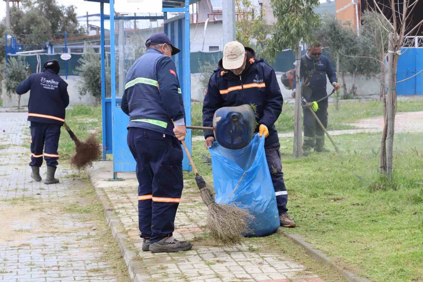 Nazilli Belediyesi’nden Esenköy’de temizlik çalışması
