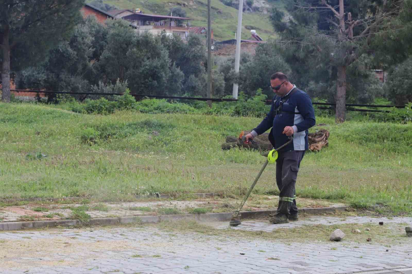 Nazilli Belediyesi’nden Esenköy’de temizlik çalışması
