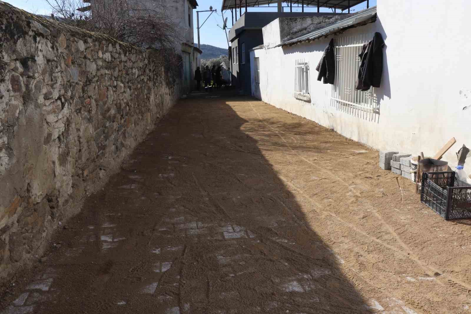 Nazilli Belediyesi’nden Pirlibey’de 4 ayrı yol çalışması
