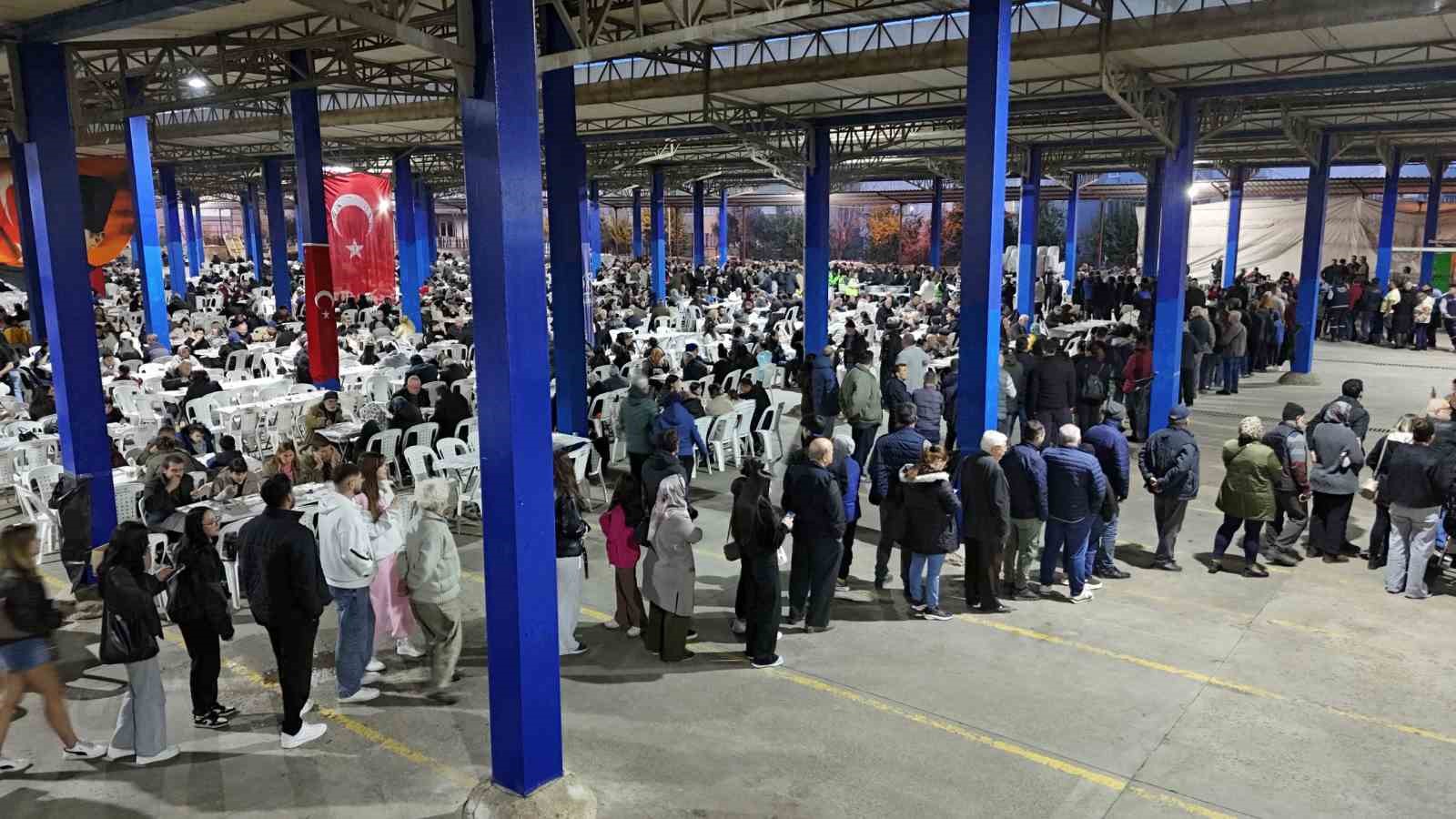 Nazilli Belediyesi’nden Yeni Mahalle’de iftar programı

