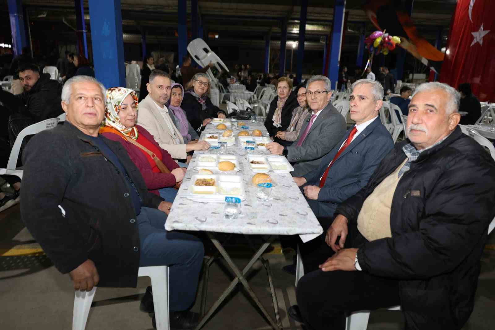 Nazilli Belediyesi’nden Yeni Mahalle’de iftar programı
