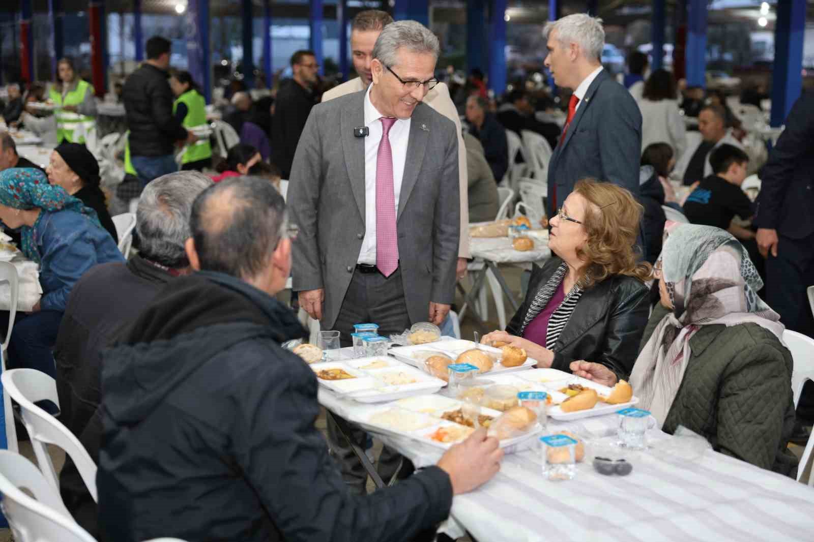 Nazilli Belediyesi’nden Yeni Mahalle’de iftar programı
