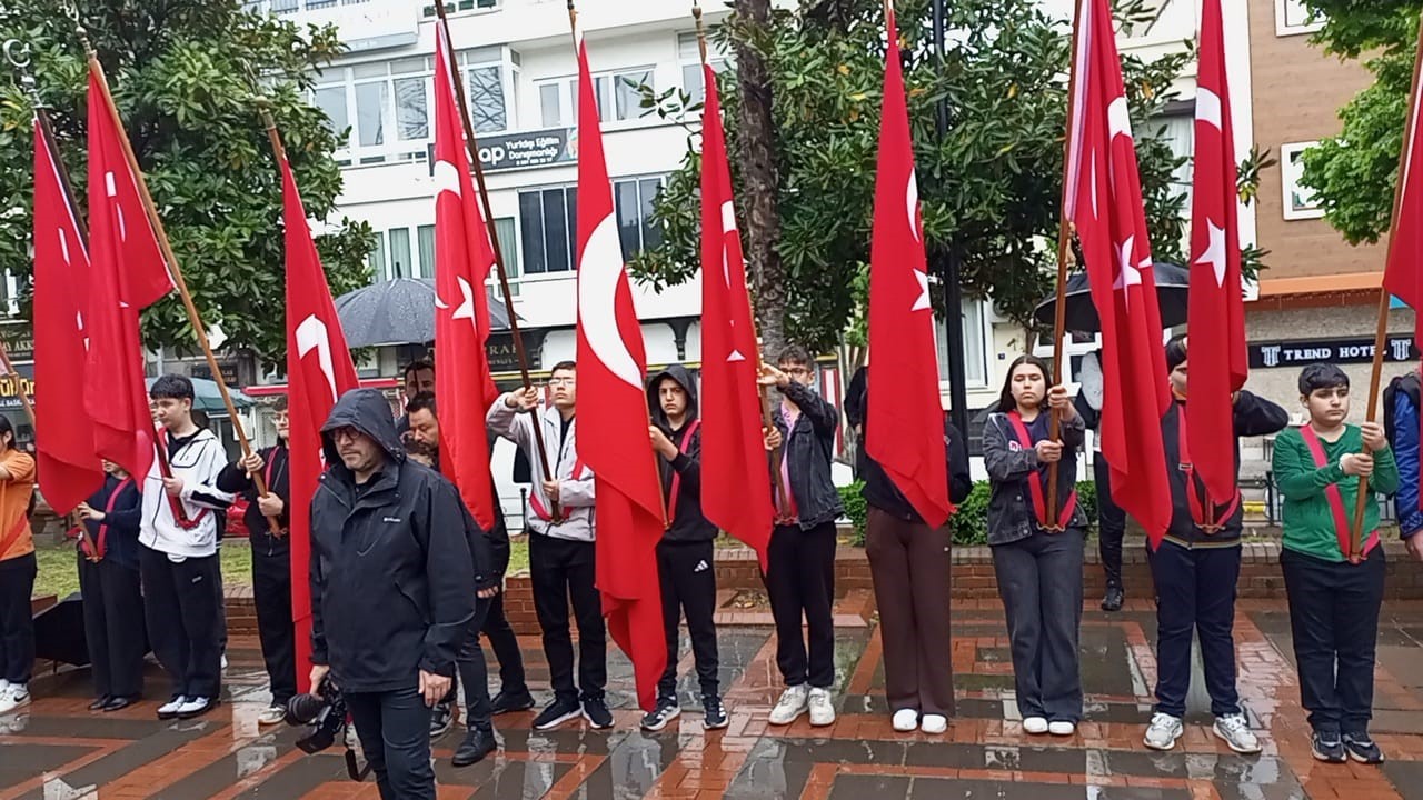 Nazilli’de 23 Nisan yağmur altında kutlandı
