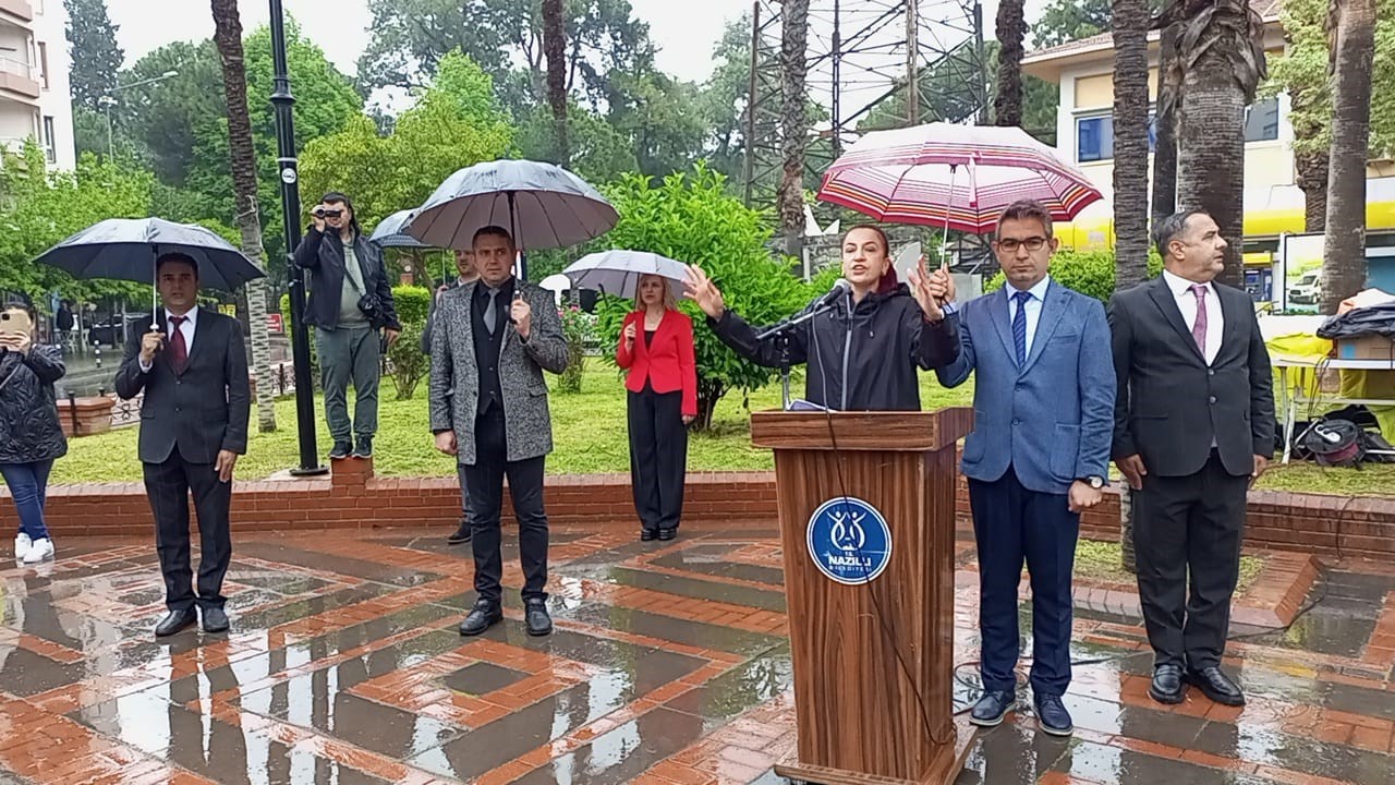 Nazilli’de 23 Nisan yağmur altında kutlandı
