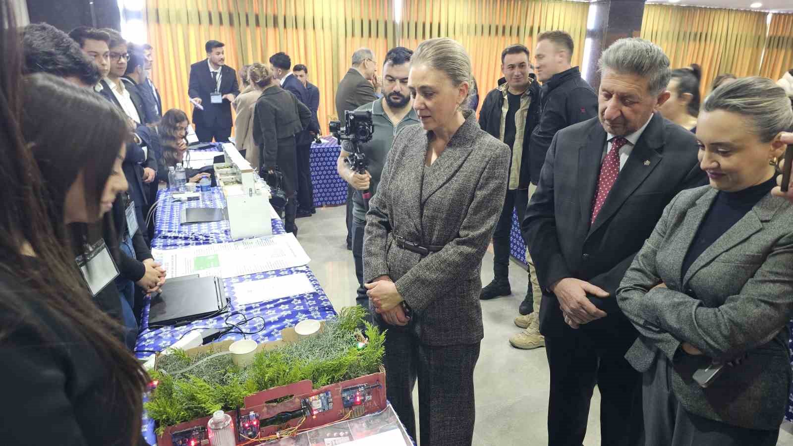 Nazilli’de ADÜ’lü öğrencilerin projeleri görücüye çıktı
Nazilli’de ADÜ’lü öğrencilerin projeleri görücüye çıktı