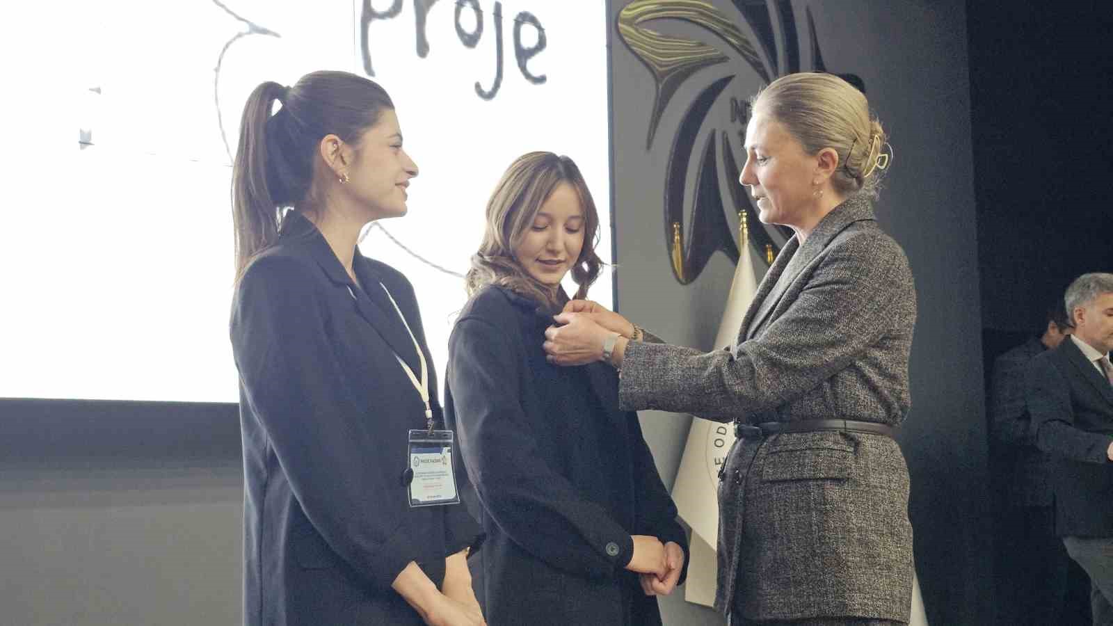 Nazilli’de ADÜ’lü öğrencilerin projeleri görücüye çıktı
Nazilli’de ADÜ’lü öğrencilerin projeleri görücüye çıktı