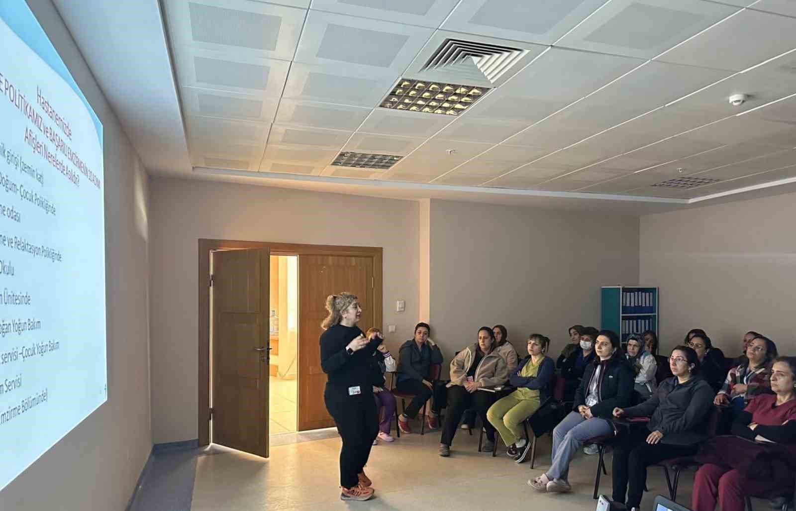 Nazilli’de anne sütünün önemi anlatıldı
Nazilli’de anne sütünün önemi anlatıldı