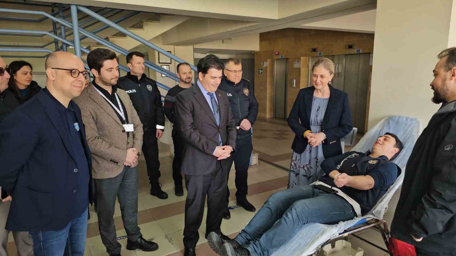 Nazilli’de Emniyet Teşkilatı’ndan Kızılay’a kan desteği
