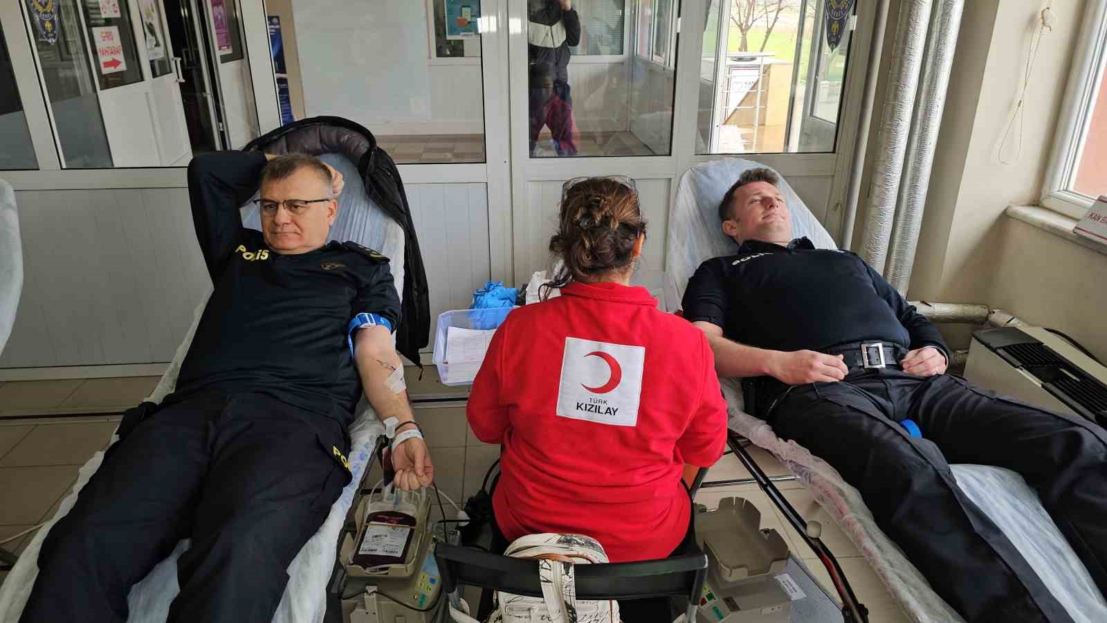 Nazilli’de Emniyet Teşkilatı’ndan Kızılay’a kan desteği
