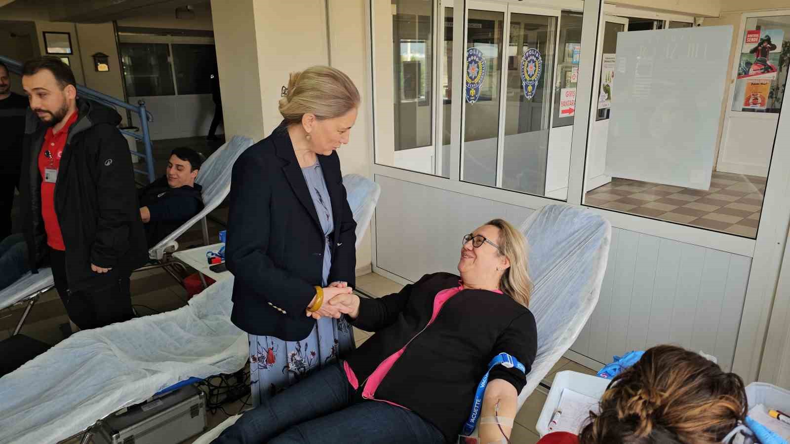 Nazilli’de Emniyet Teşkilatı’ndan Kızılay’a kan desteği
