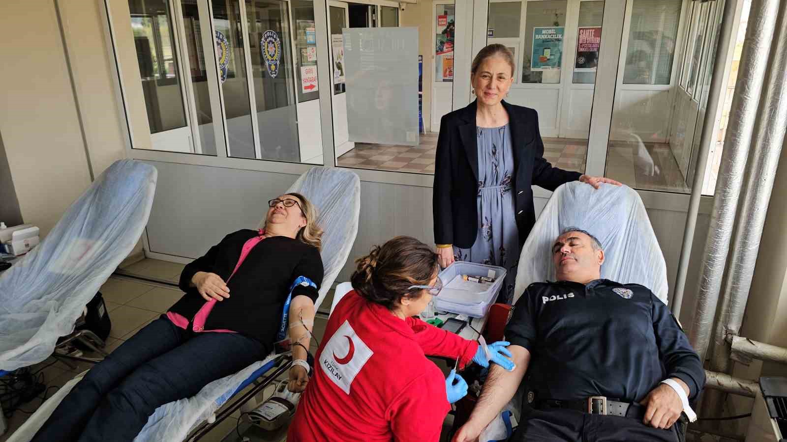 Nazilli’de Emniyet Teşkilatı’ndan Kızılay’a kan desteği
