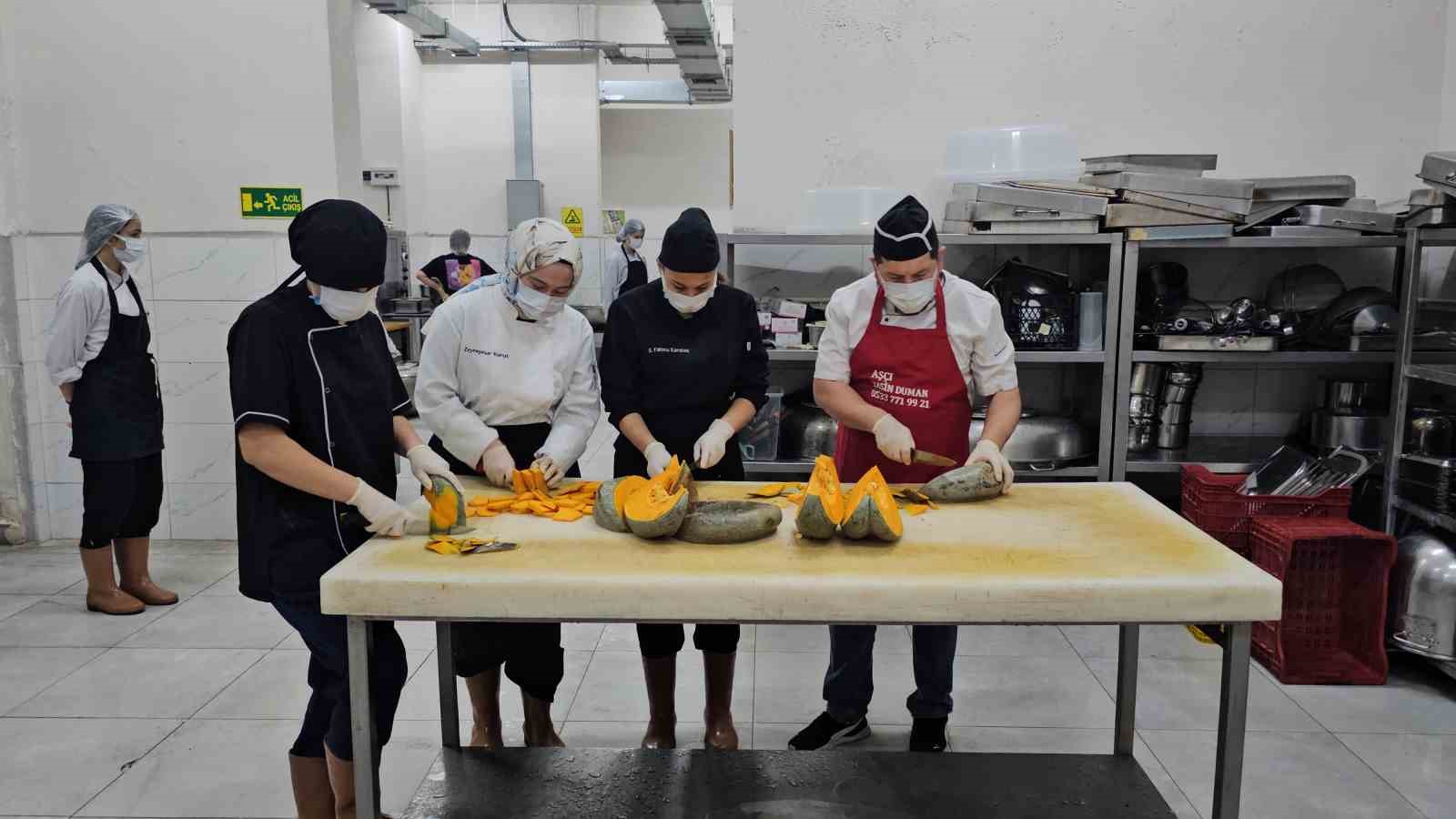 Nazilli’de iftar yemeklerini kız meslek liseliler hazırladı
