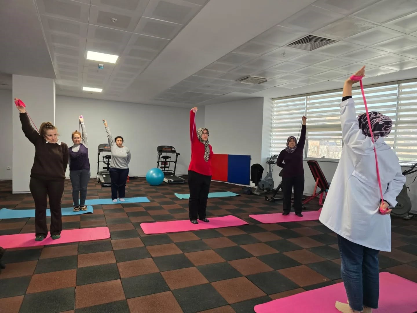 Nazilli’de kadınlar güne sporla başlıyor
Nazilli’de kadınlar güne sporla başlıyor