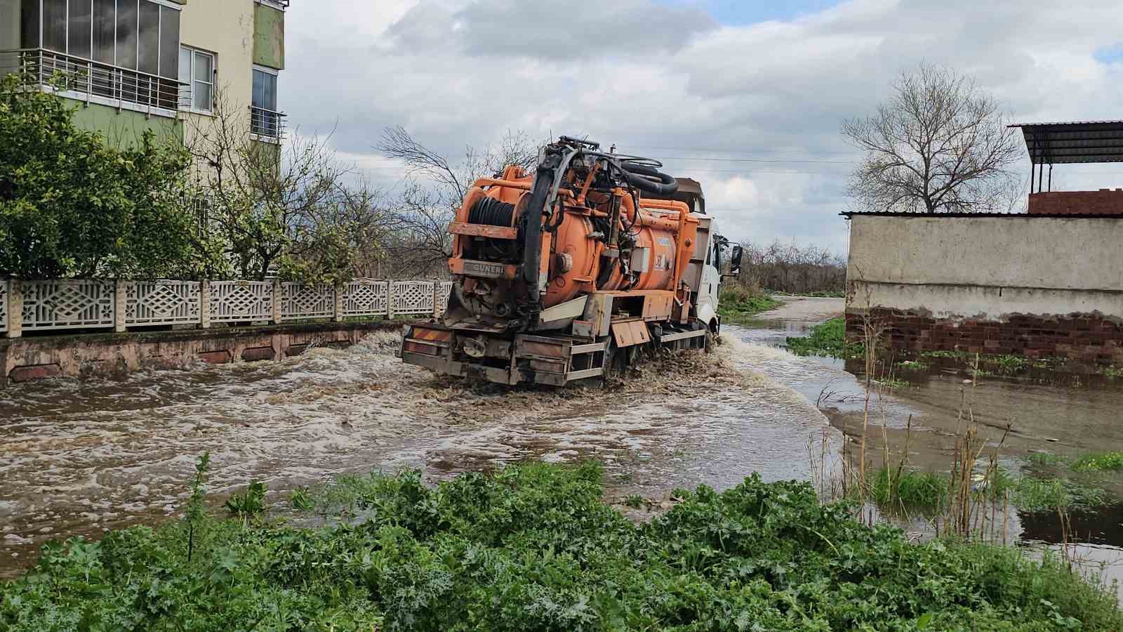 Nazilli’de mahalle sular altında kaldı, ekipler anında müdahale etti
