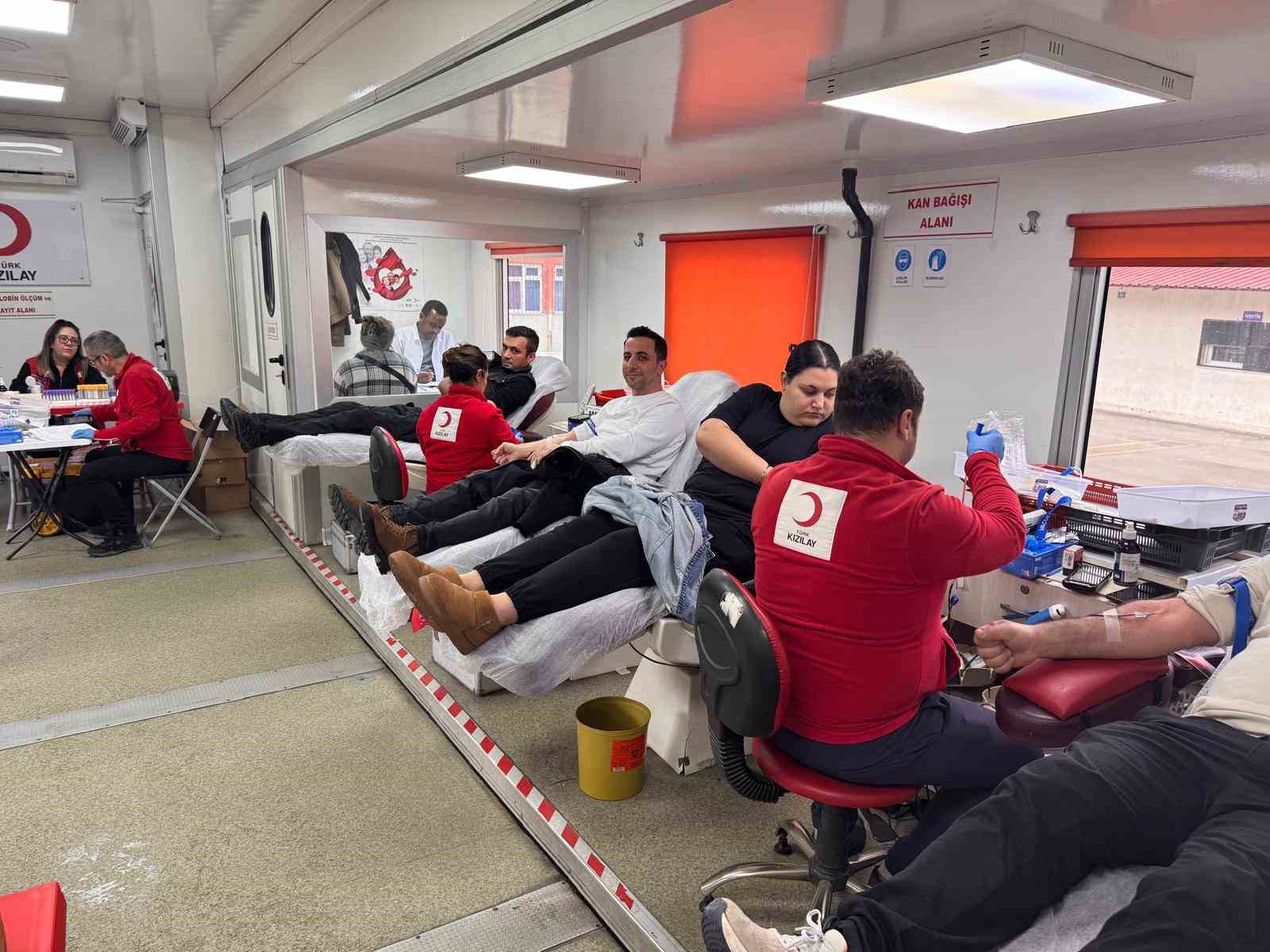 Nazilli’de öğrenci velilerinden kan bağışı yarışı
