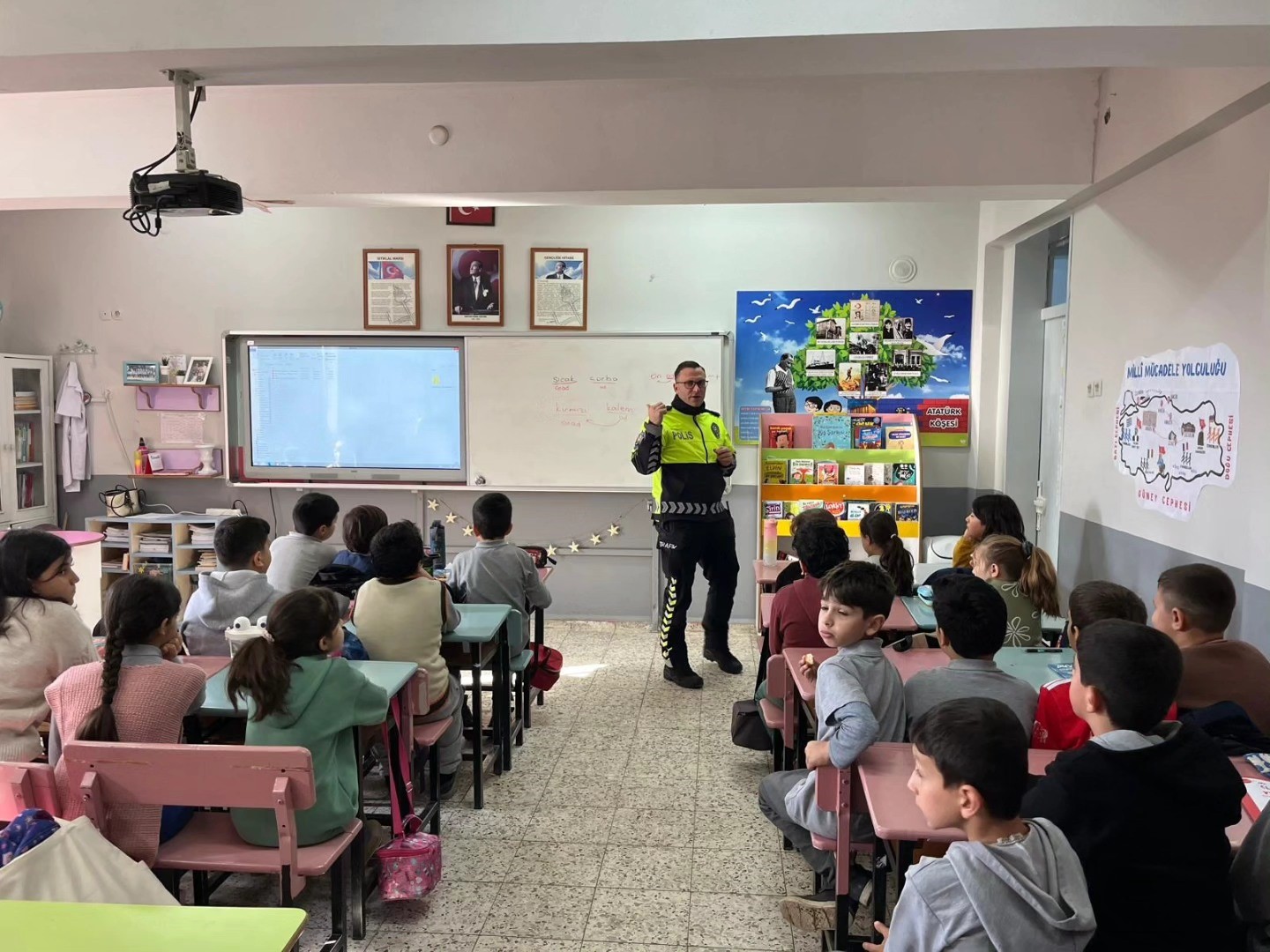 Nazilli’de öğrencilere güvenli trafik eğitimi
