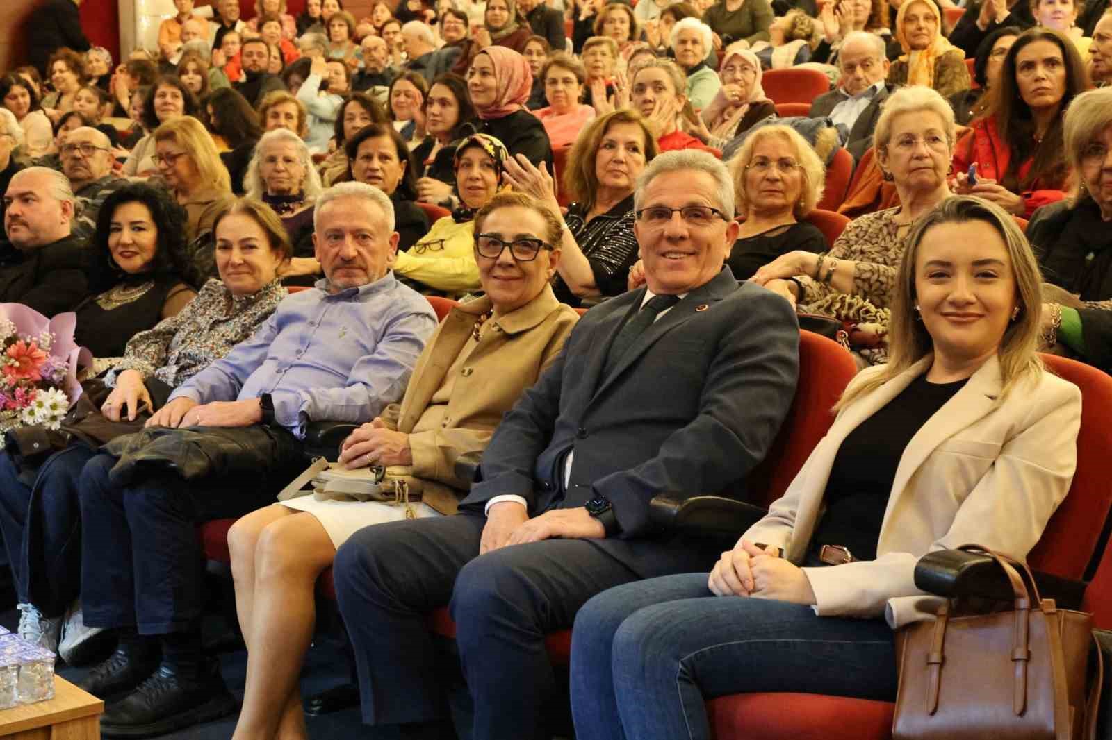 Nazilli’de "Şarkılarda Anılar" konserine vatandaşlar ilgi gösterdi
