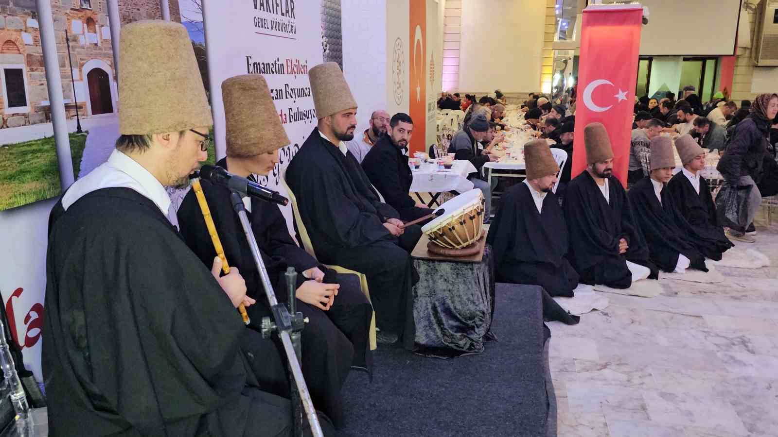Nazilli’de vatandaşlar Vakıflar Müdürlüğü’nün iftarında buluşuyor
